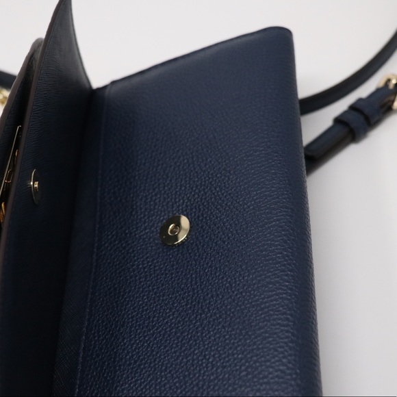 Like new Micheal Kors crossbody bag - Picture 3 of 8